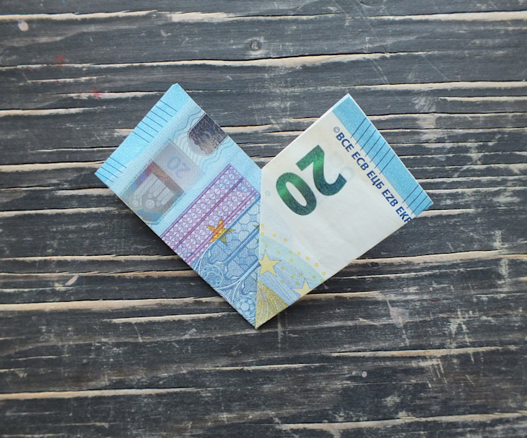 Herz Aus Geldscheinen Falten Mit Einfacher Anleitung Geschenke De