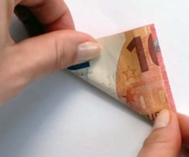 Die bezauberndste Art Geld zu verschenken: der Scheinchen-Schmetterling