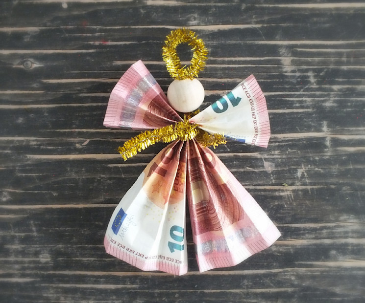 Schritt für Schritt zum weihnachtlichen Engel aus Geld