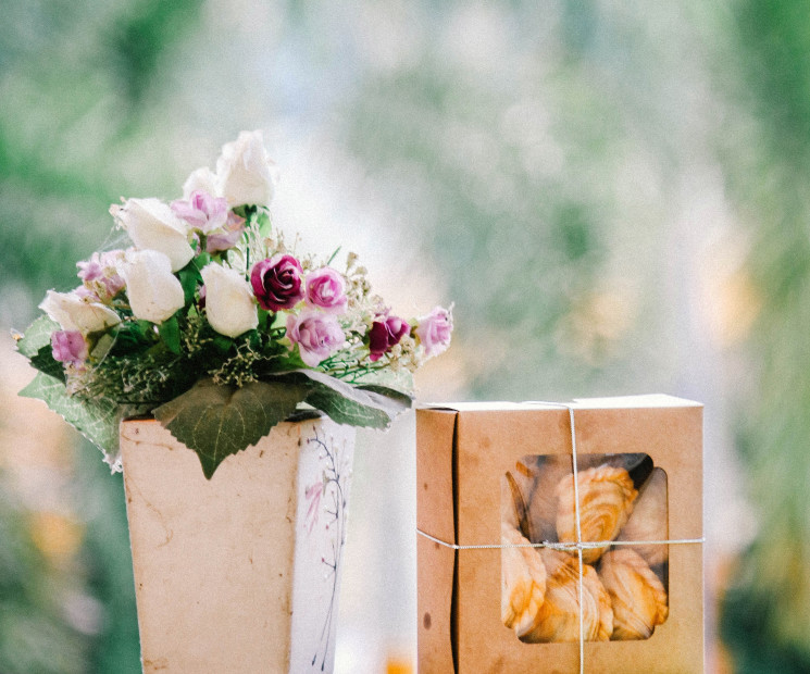 Das Päckchenspiel zur Hochzeit bindet die ganze Hochzeitsgesellschaft in das Festgeschehen mit ein