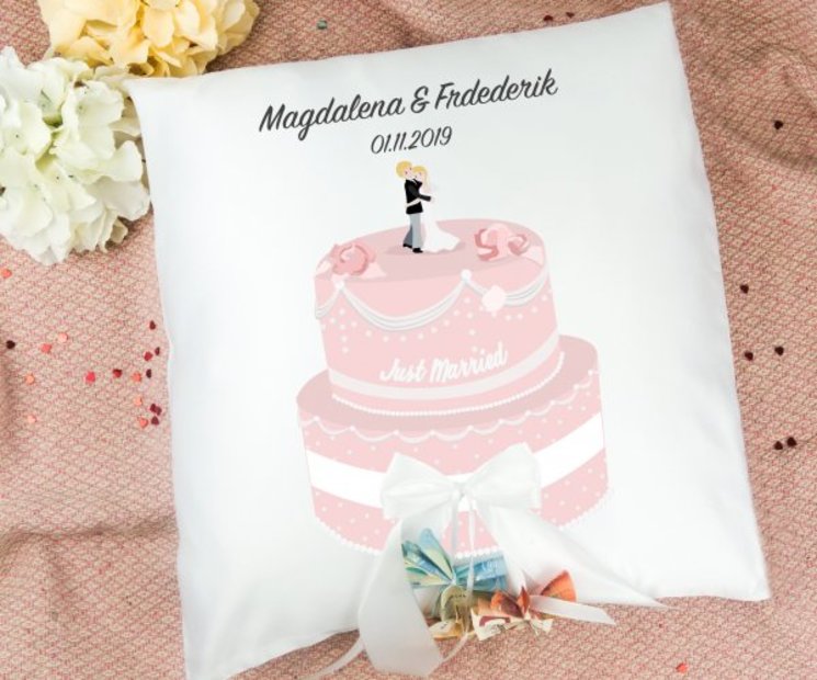 Hochzeitskissen mit Schleife und Personalisierung als Geldgeschenk