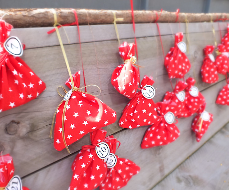 Adventskalender selber machen mit Nadel und Faden