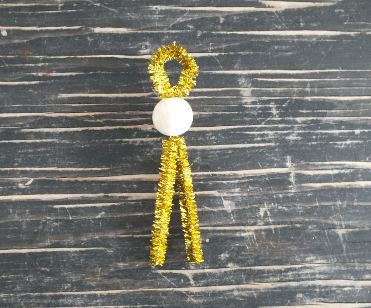 Schritt für Schritt zum weihnachtlichen Engel aus Geld