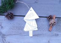 Schritt-Anleitung für gebastelten Weihnachtsbaumschmuck aus Buchseiten, Schritt 6 - vollenden