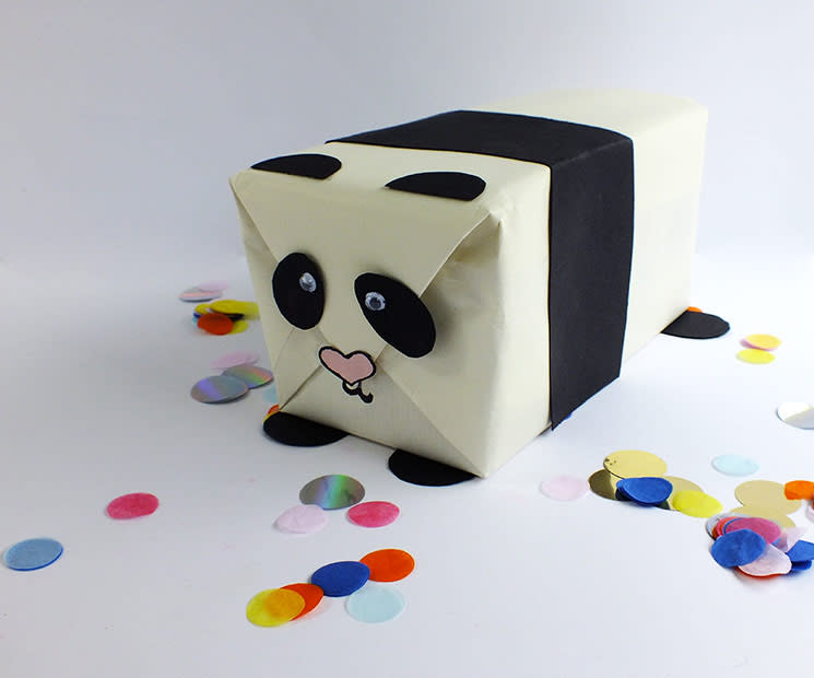 Dieser süße Panda ist ganz easy zu basteln und eine tolle Geschenkverpackung für Kinder!