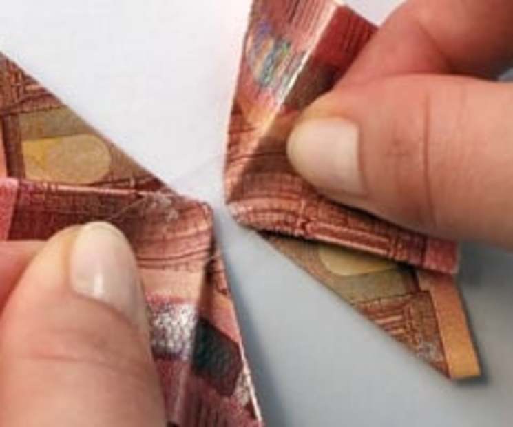 Die bezauberndste Art Geld zu verschenken: der Scheinchen-Schmetterling