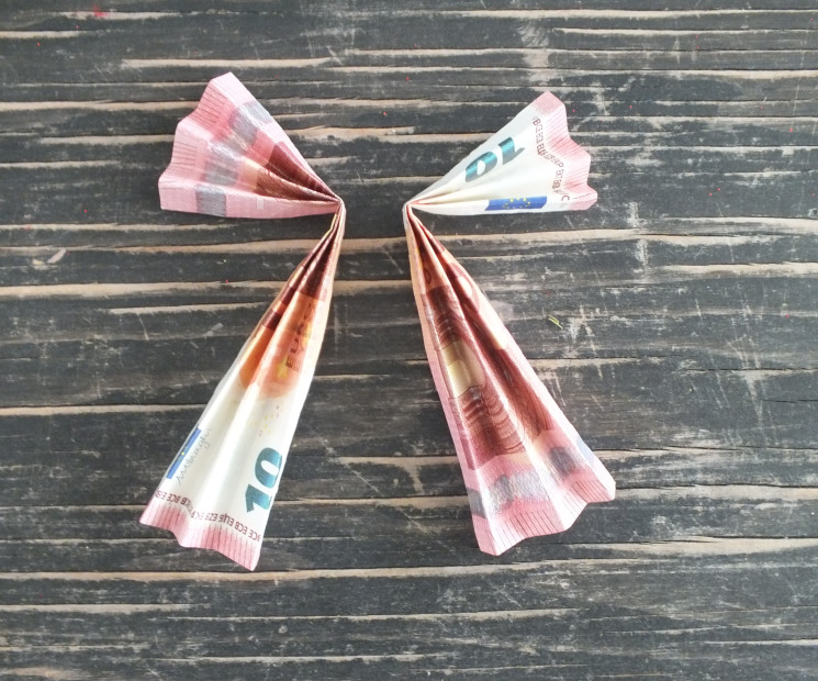 Schritt für Schritt zum weihnachtlichen Engel aus Geld