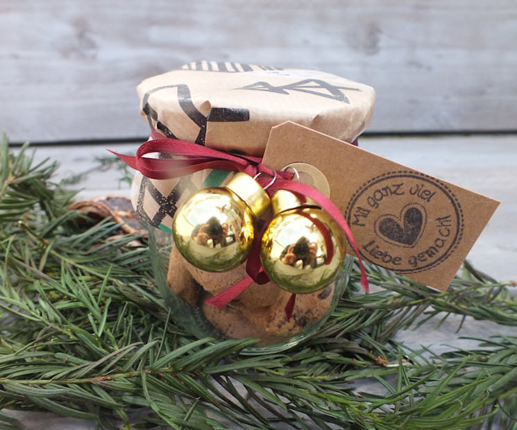 Mit verpackten Weihnachtsplätzchen optisch überraschen