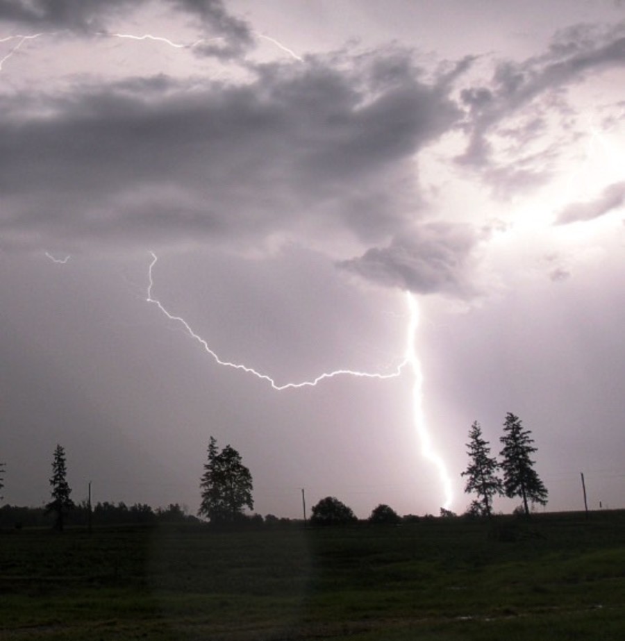 Can lightning strike the same place twice? - The Weather Network