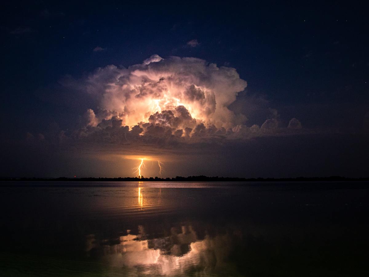 Heat lightning' is summer's peaceful and misunderstood secret - The Weather  Network