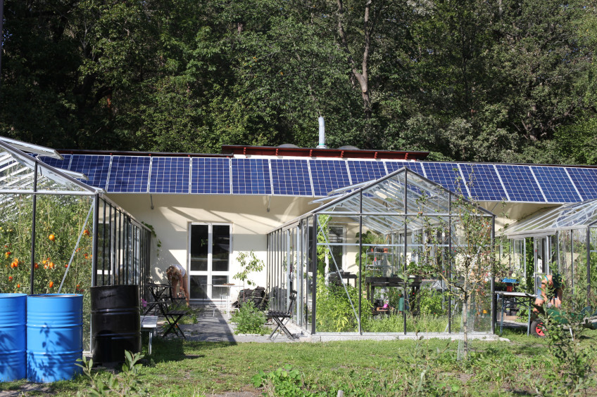Växthus och solpaneler