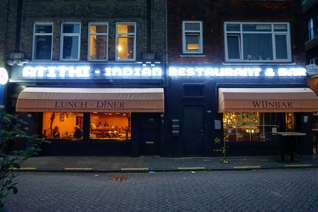Atithi Rotterdam by night, Indisch restaurant.