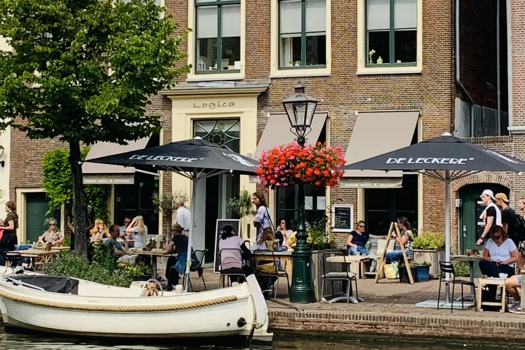 Logica in Leiden biologische lunchroom