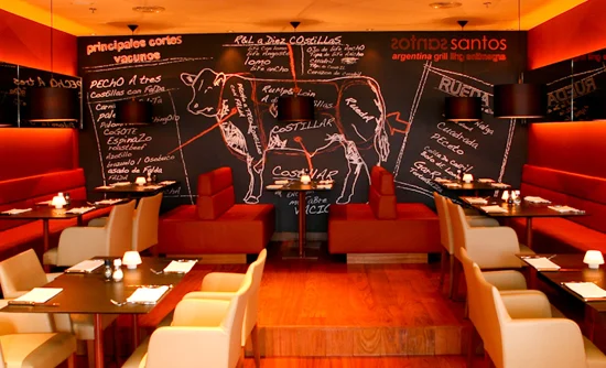 Sfeerambiance bij Santos Scheveningen Den Haag, dit Steakhouse wil je proberen.