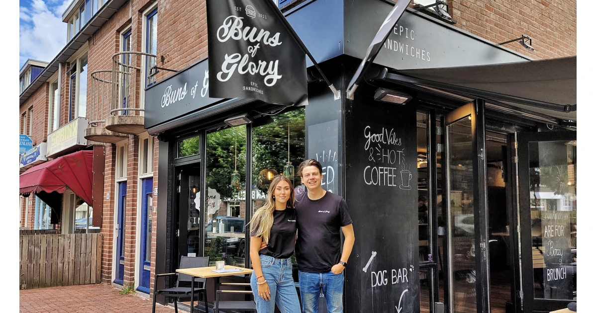 Buns of Glory Alphen aan den Rijn met de eigenaren ervoor