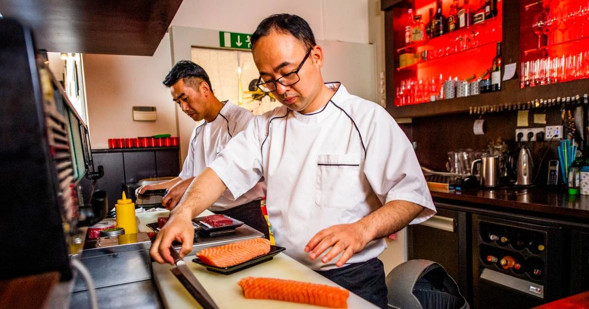 De chefkoks aan het werk bij Japans Restaurant Kichi in Gouda