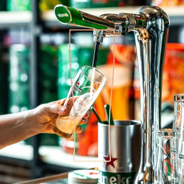 Rechtonder het hoofdkantoor van Heineken zit Freddy's Gastrobar