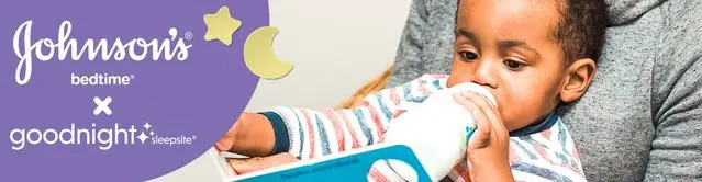 Photo d'un bébé lisant