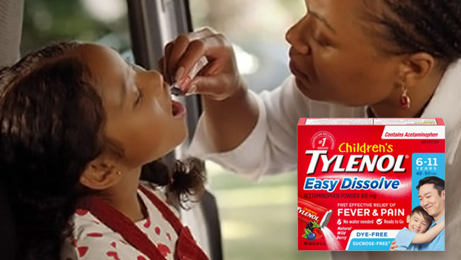 Children’s TYLENOL® Easy Dissolve Powder with a claim stating 'Fast pain relief without water' along with a logo for 2023 Best New Product voted by Canadian Consumers