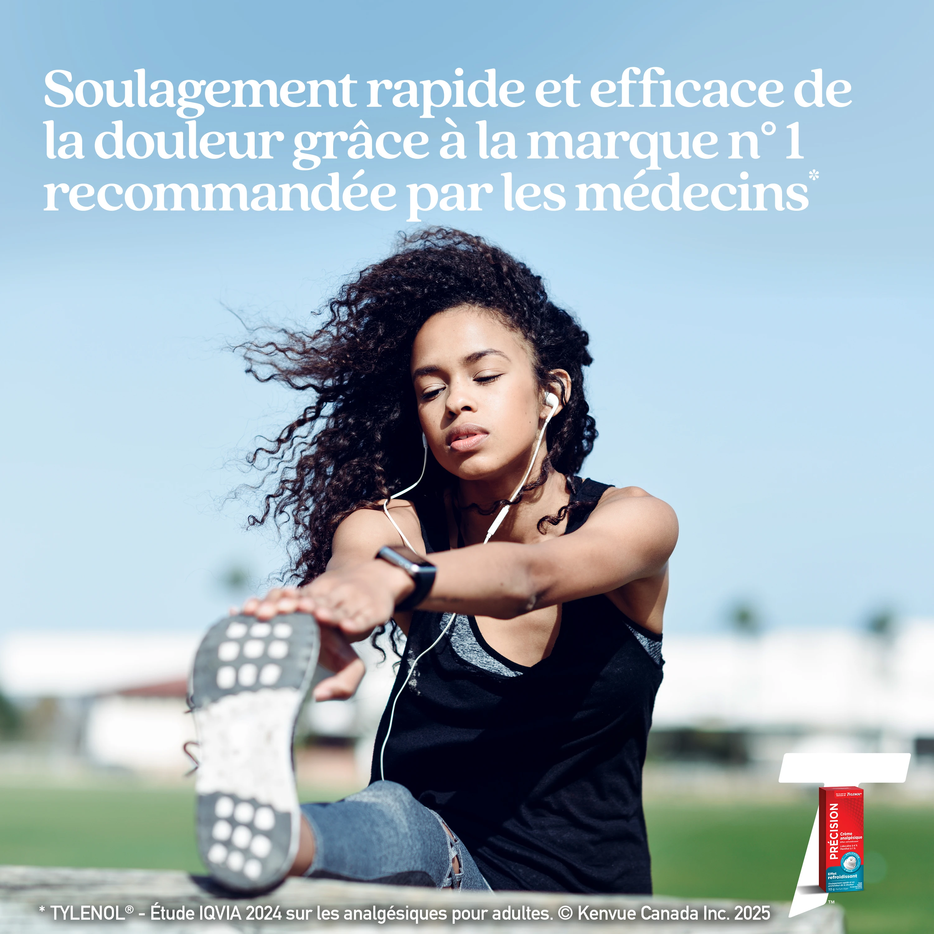 Une femme s’étirant la jambe après avoir fait de l’exercice