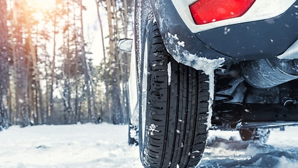 Tire driving on snow