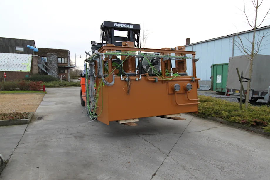 Hydraulische installatie op maat voor 10.000 ton pers met servopompen