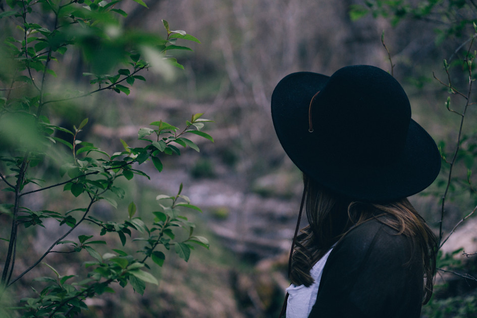 Woman with black hat