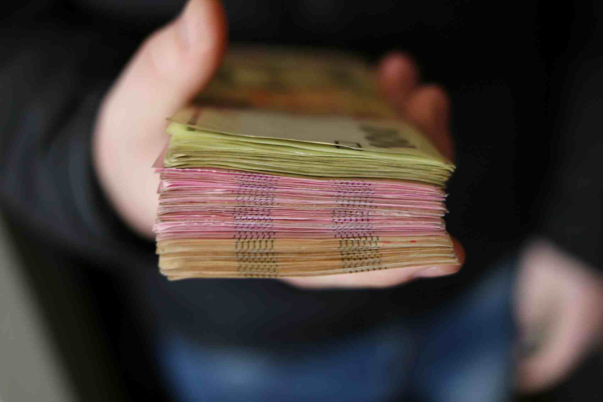 夫妻贈與要課稅嗎?現金跟房地產都不用?律師:留意此規定