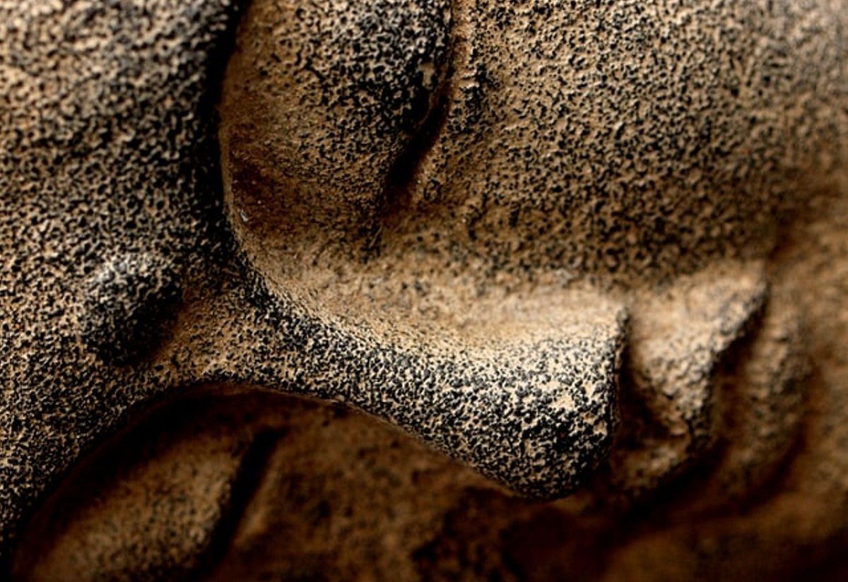 嗑頭吃香灰嫌娘家人髒,老公迷信狂戀神,人妻崩潰訴請離婚