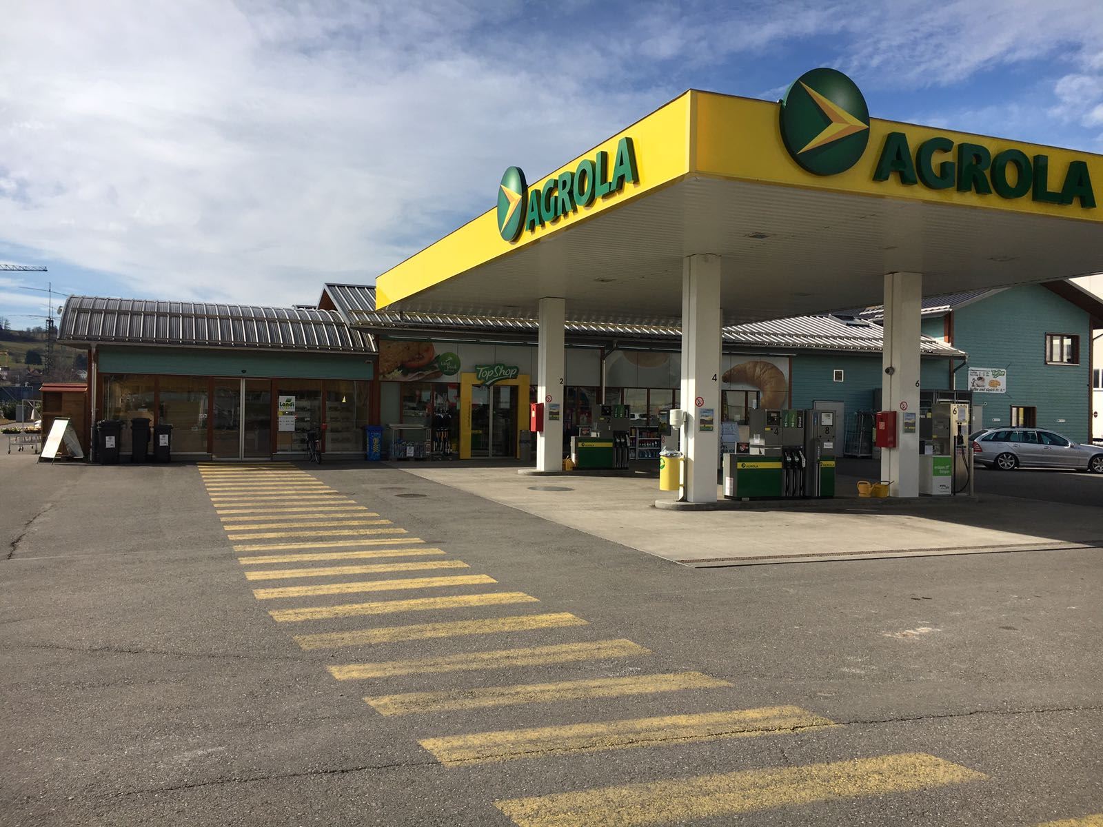 Tankstelle TopShop.jpg