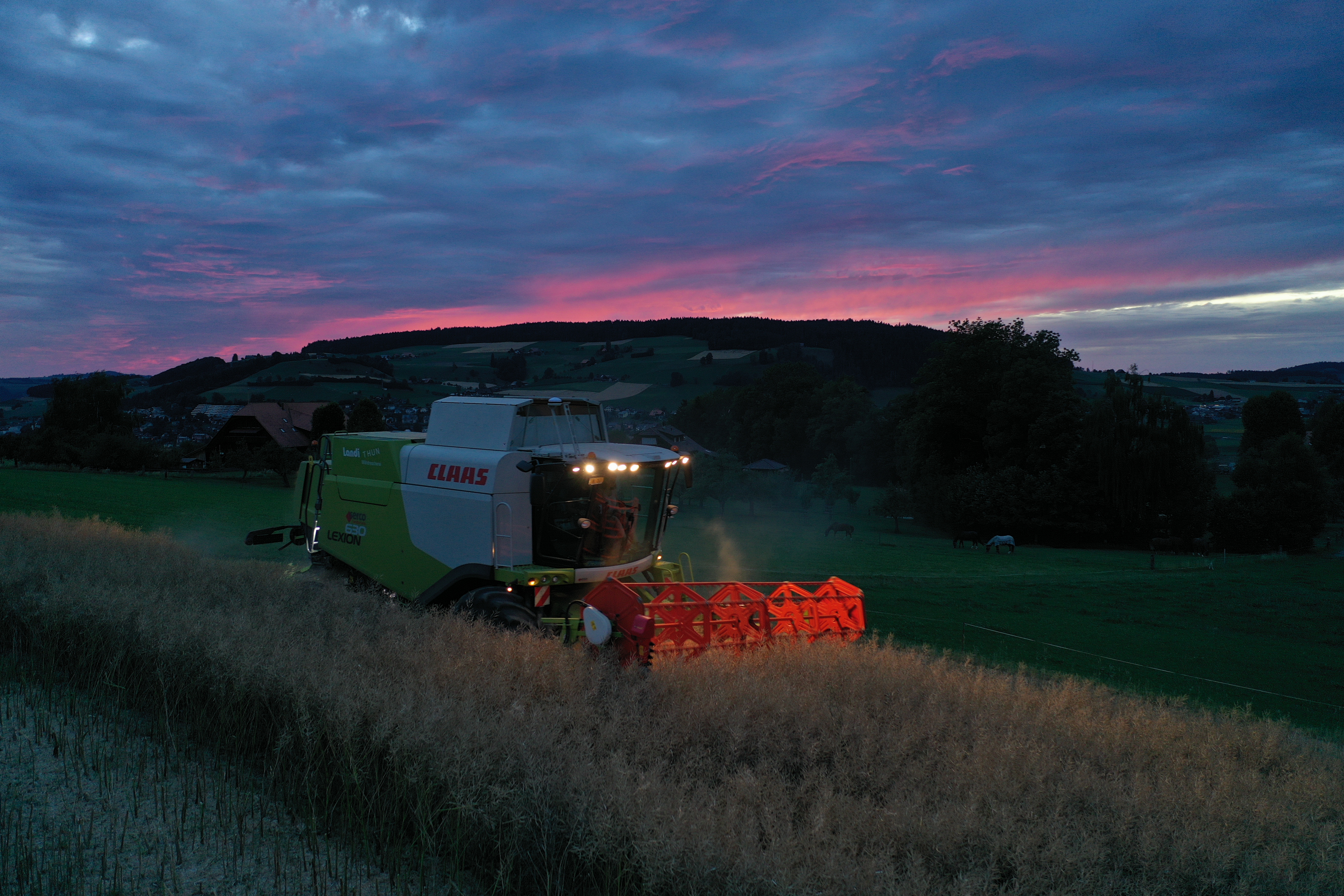 landi Thun landwirtschaft mähdrescher claas lexion