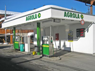 Tankstelle Gstaad.jpg
