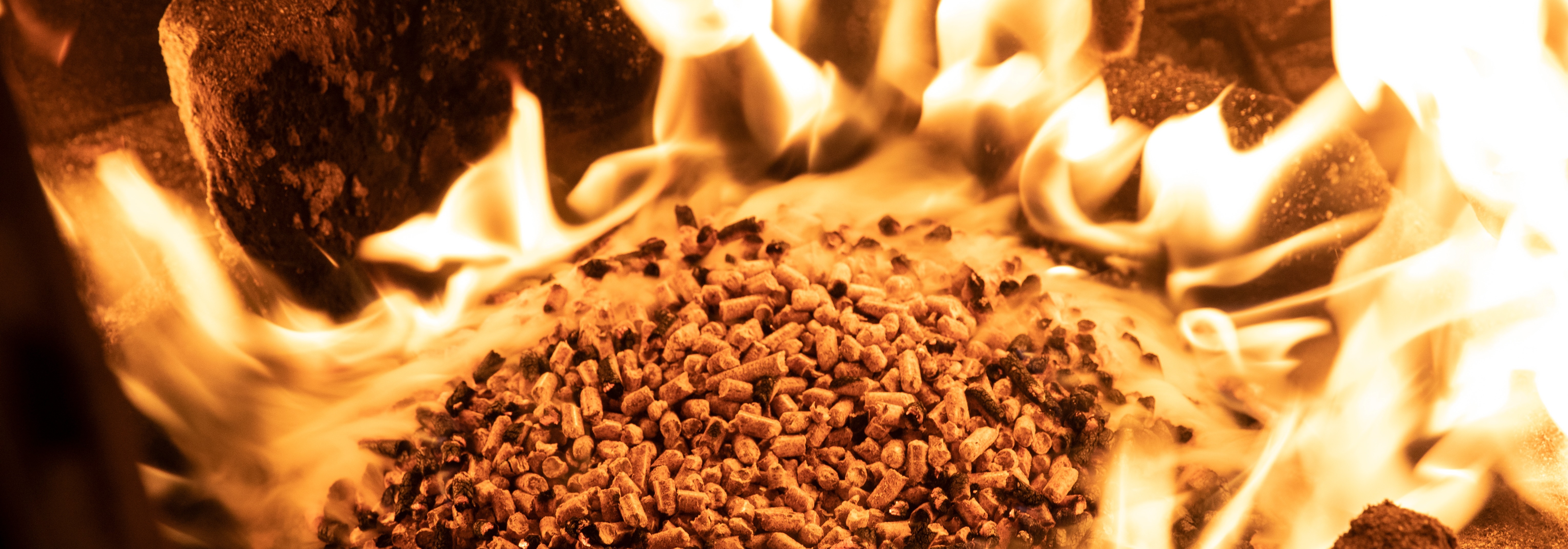 AGROLA Holzpellets Säcke im Laden