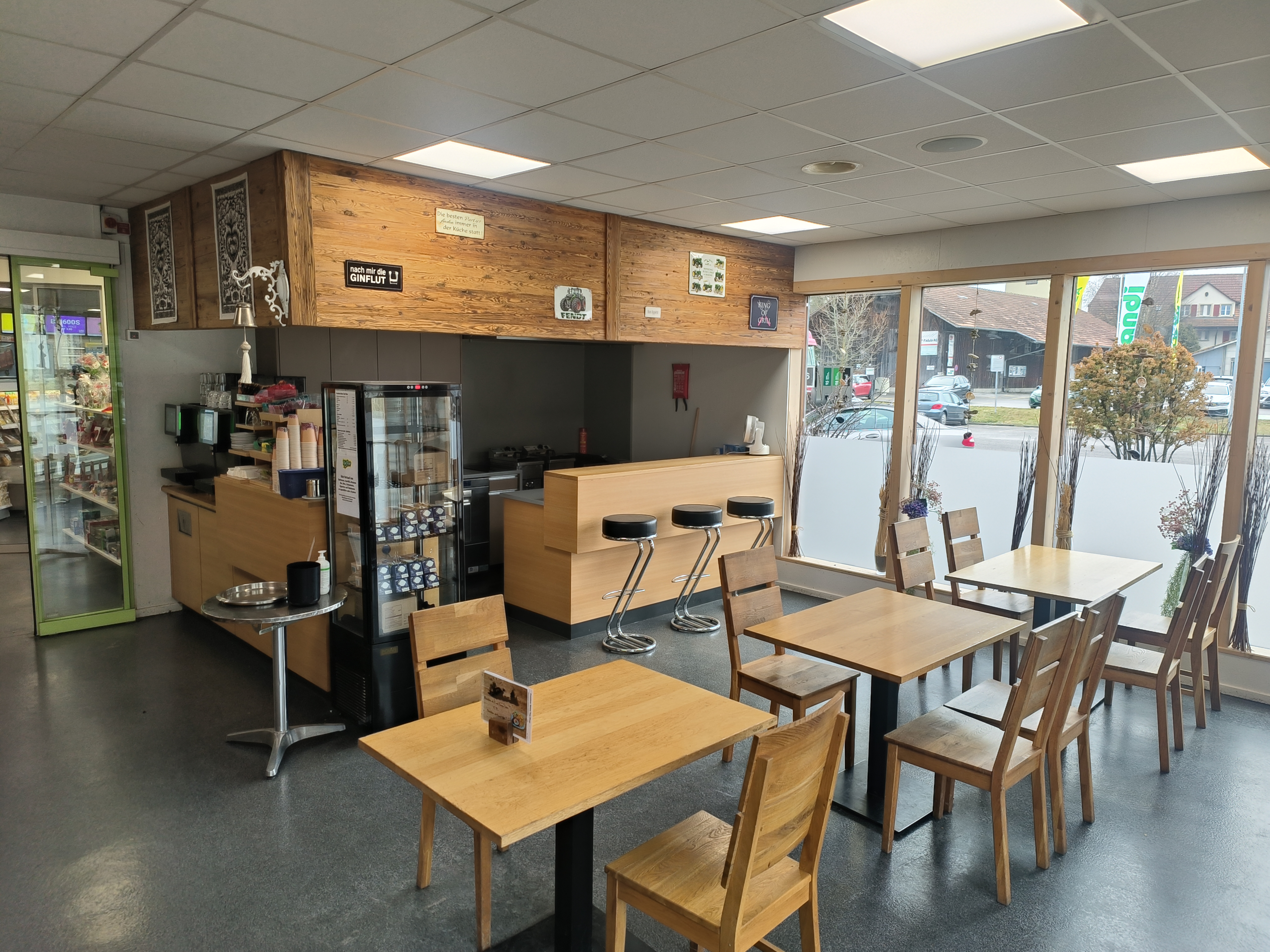 Bistro mit Küche.jpg