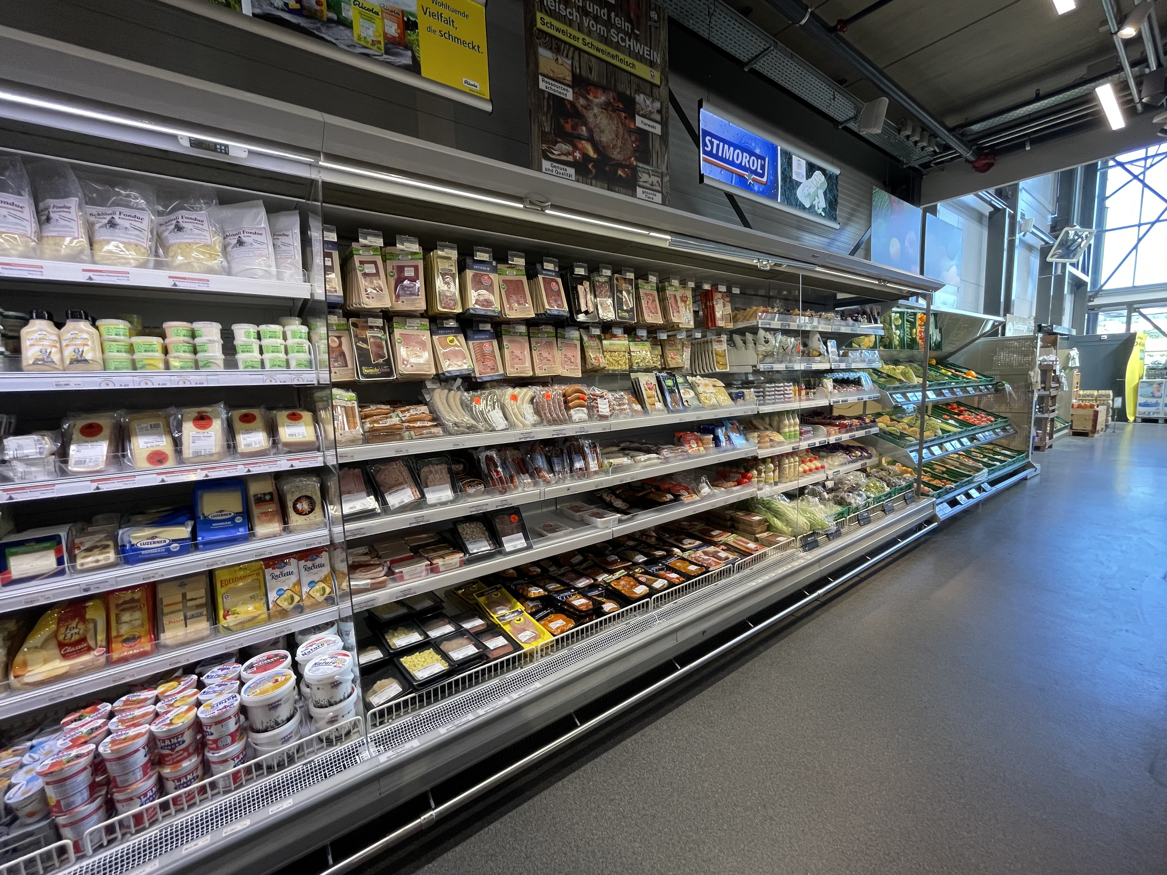  Shop & Bistro_Frische Theke