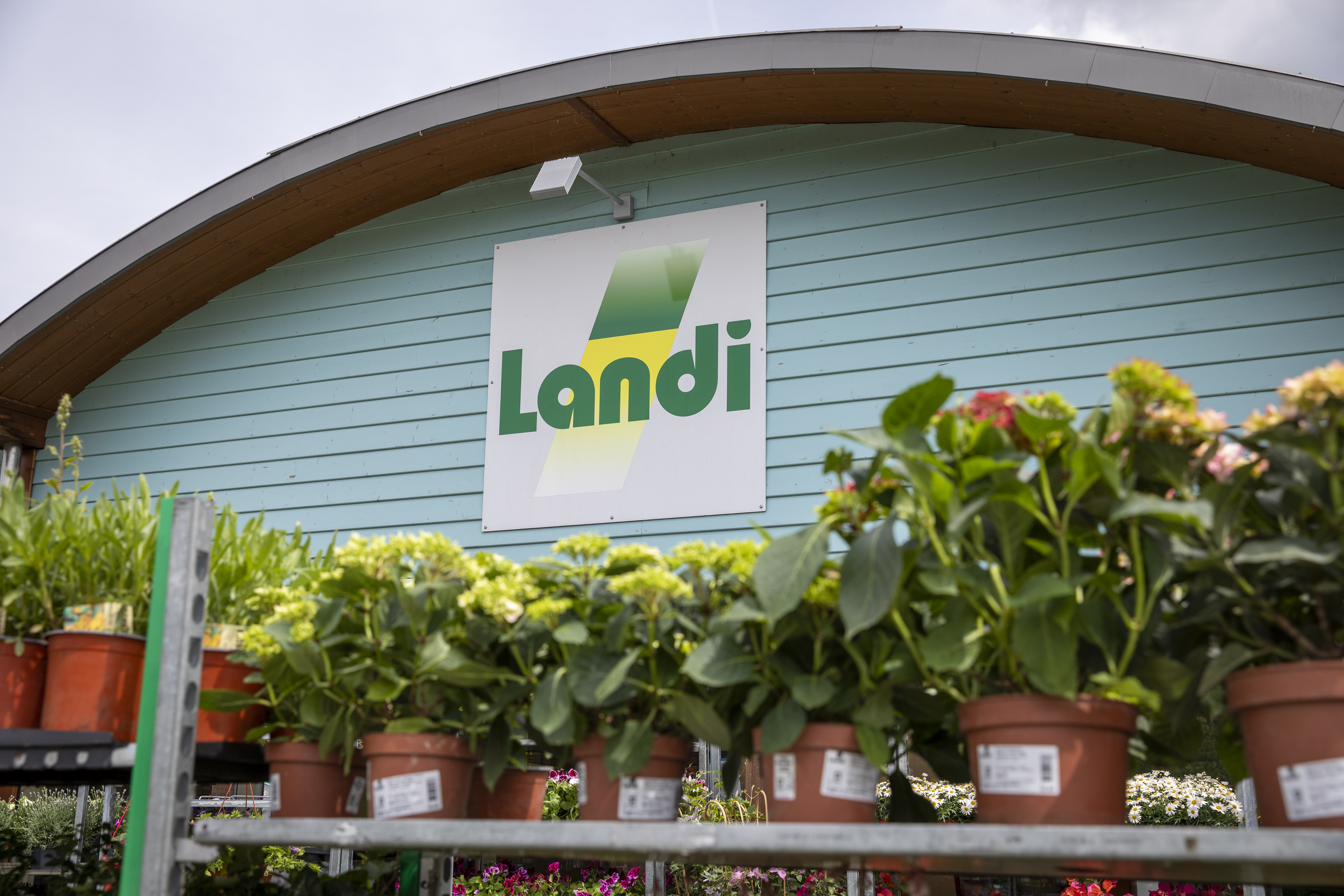 LANDI, Logo über LANDI Laden Eingang