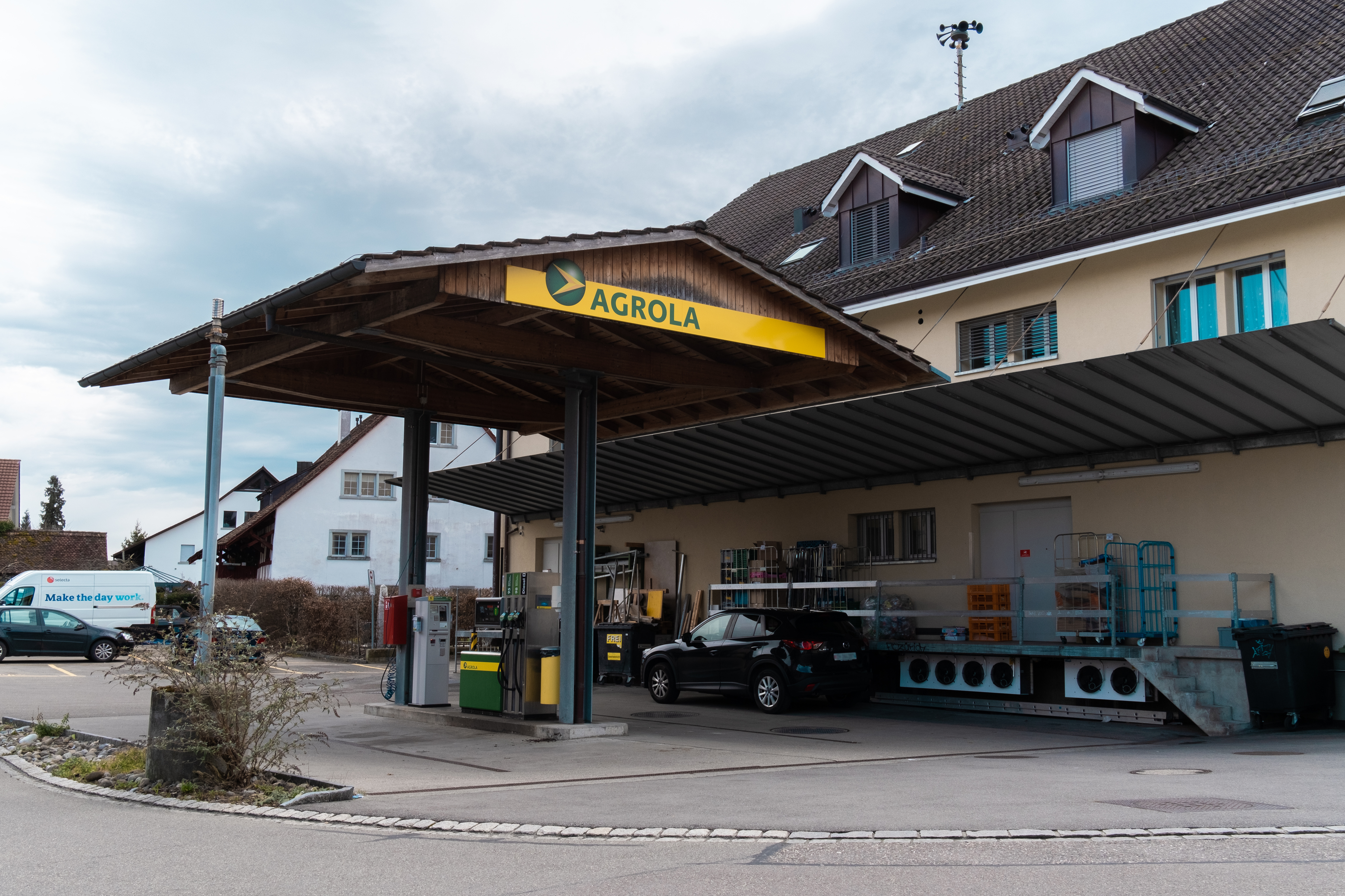 LANDI Züri Unterland Tankstelle Stadel