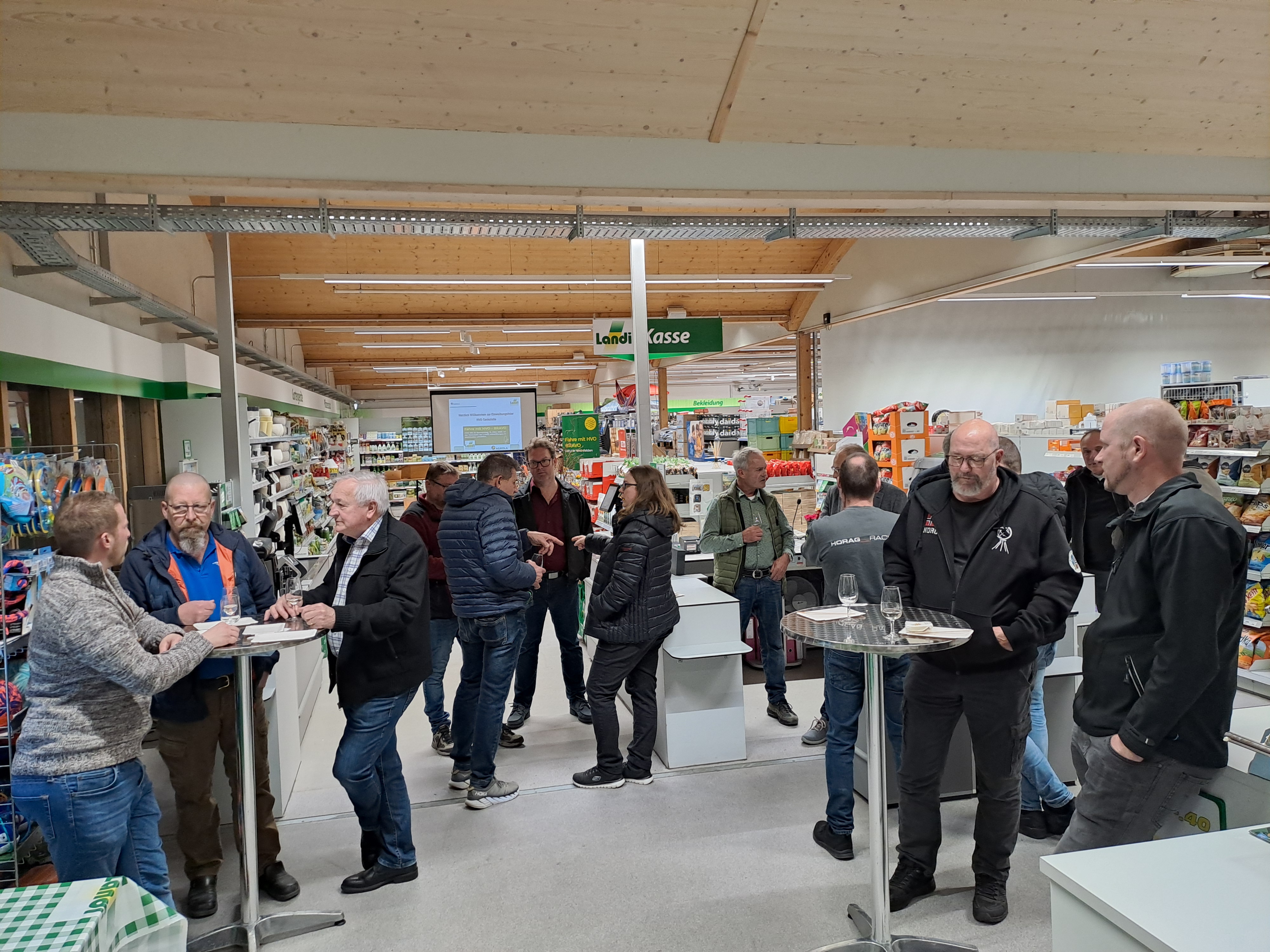 Eröffnungsfeier HVO-Tankstelle - Apéro 1