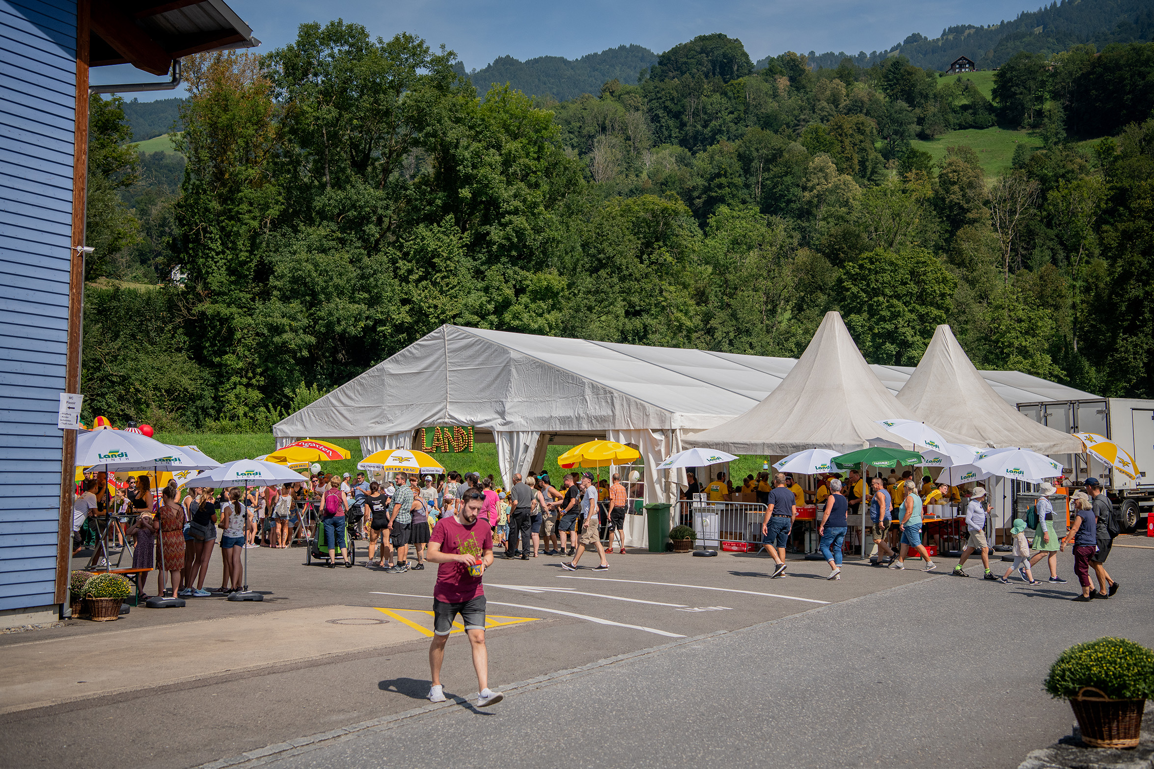LANDI-Linth-Foto-Festzelt-mit-Festwirtschaft-2.jpg