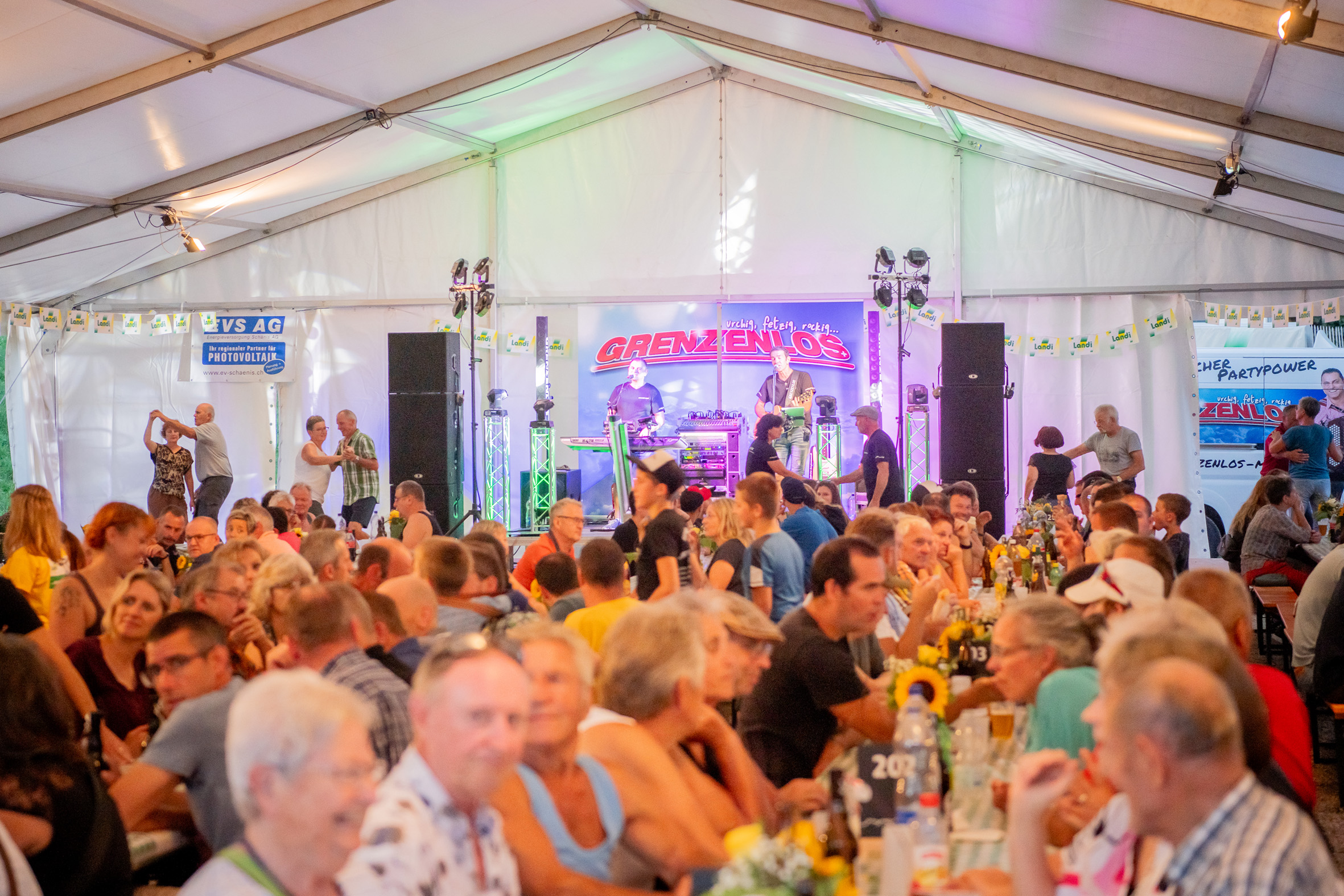 LANDI-Linth-Foto-Festzelt-Party.jpg