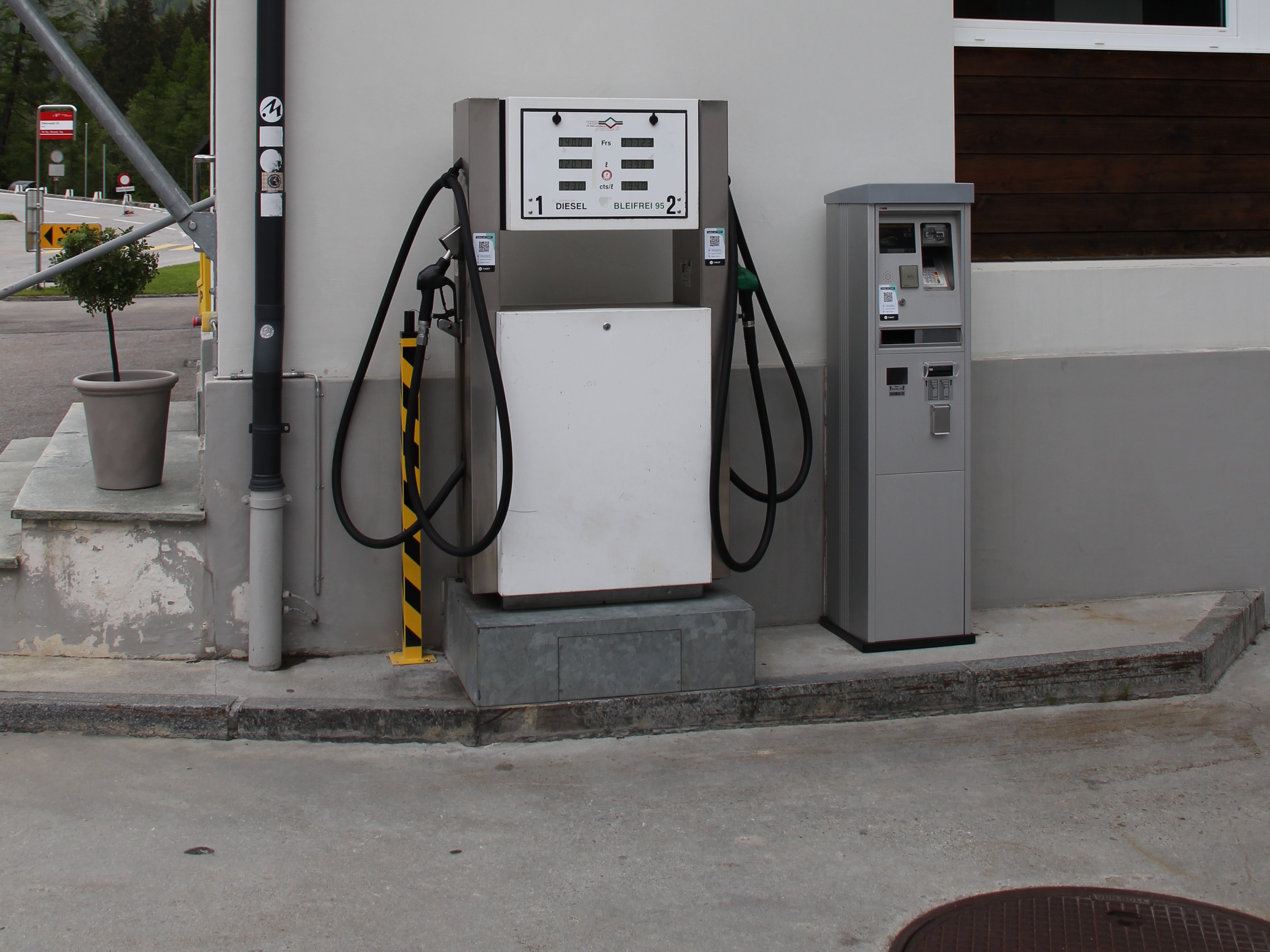 Tankstelle Oberwald.JPG