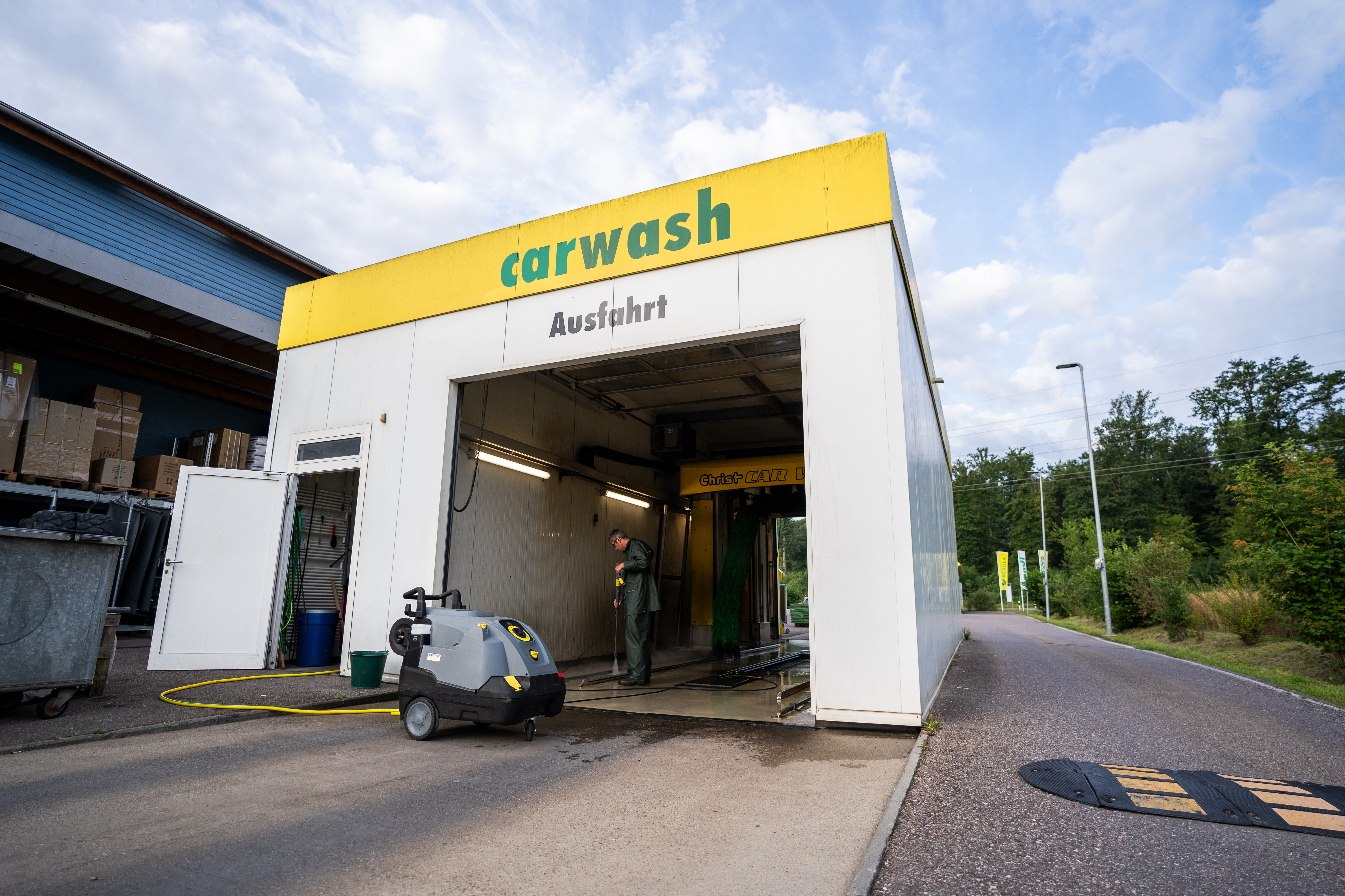 Portal Waschanlage Rheinfelden-Ost Reinigung in Action I.jpg