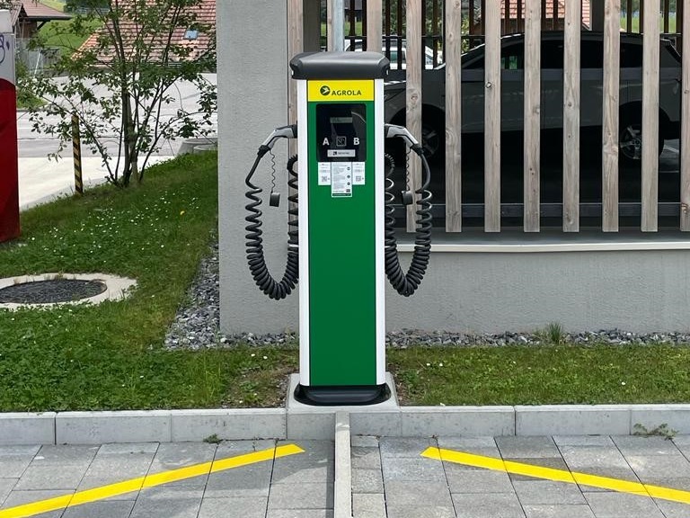 AGROLA, Tankstelle, E-Ladestation, Unterlangenegg