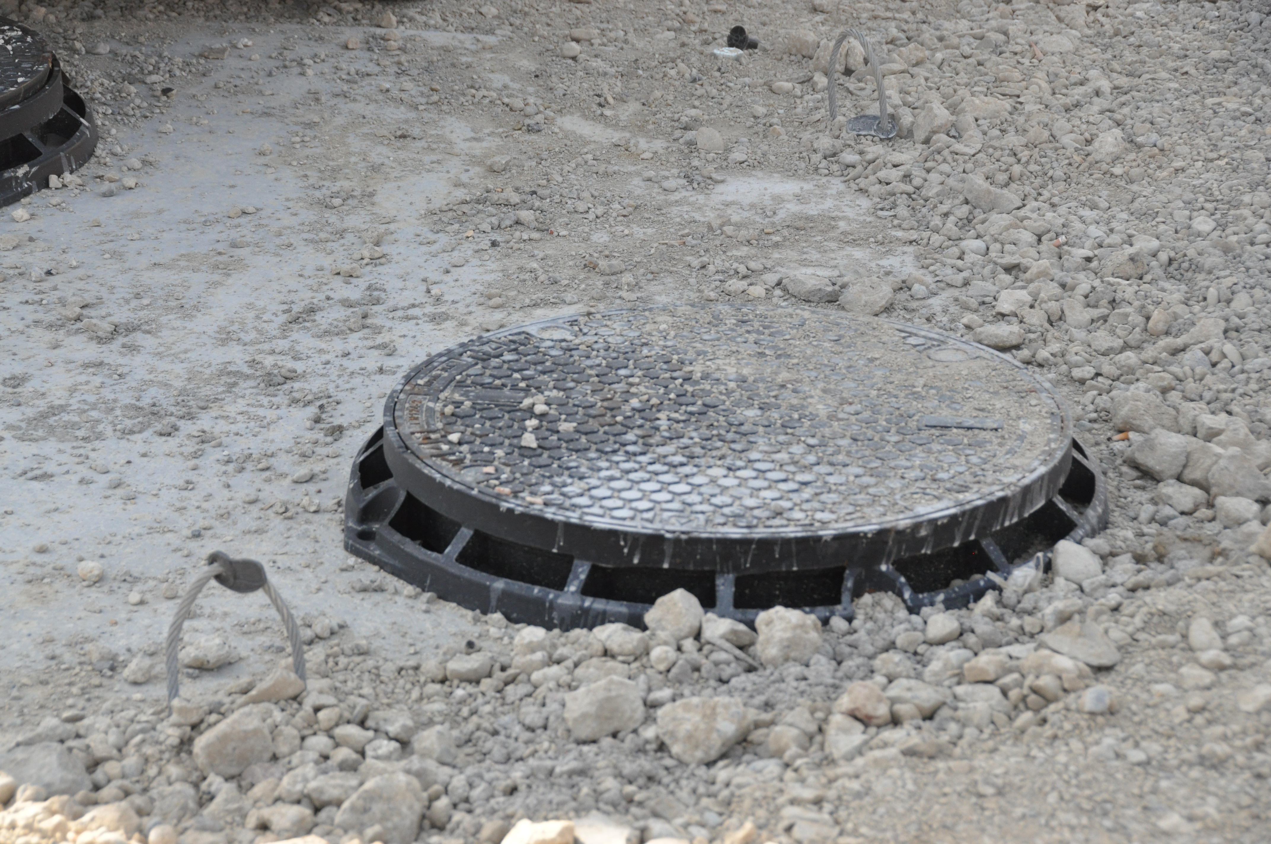 Die Betonschächte sind im Boden versenkt