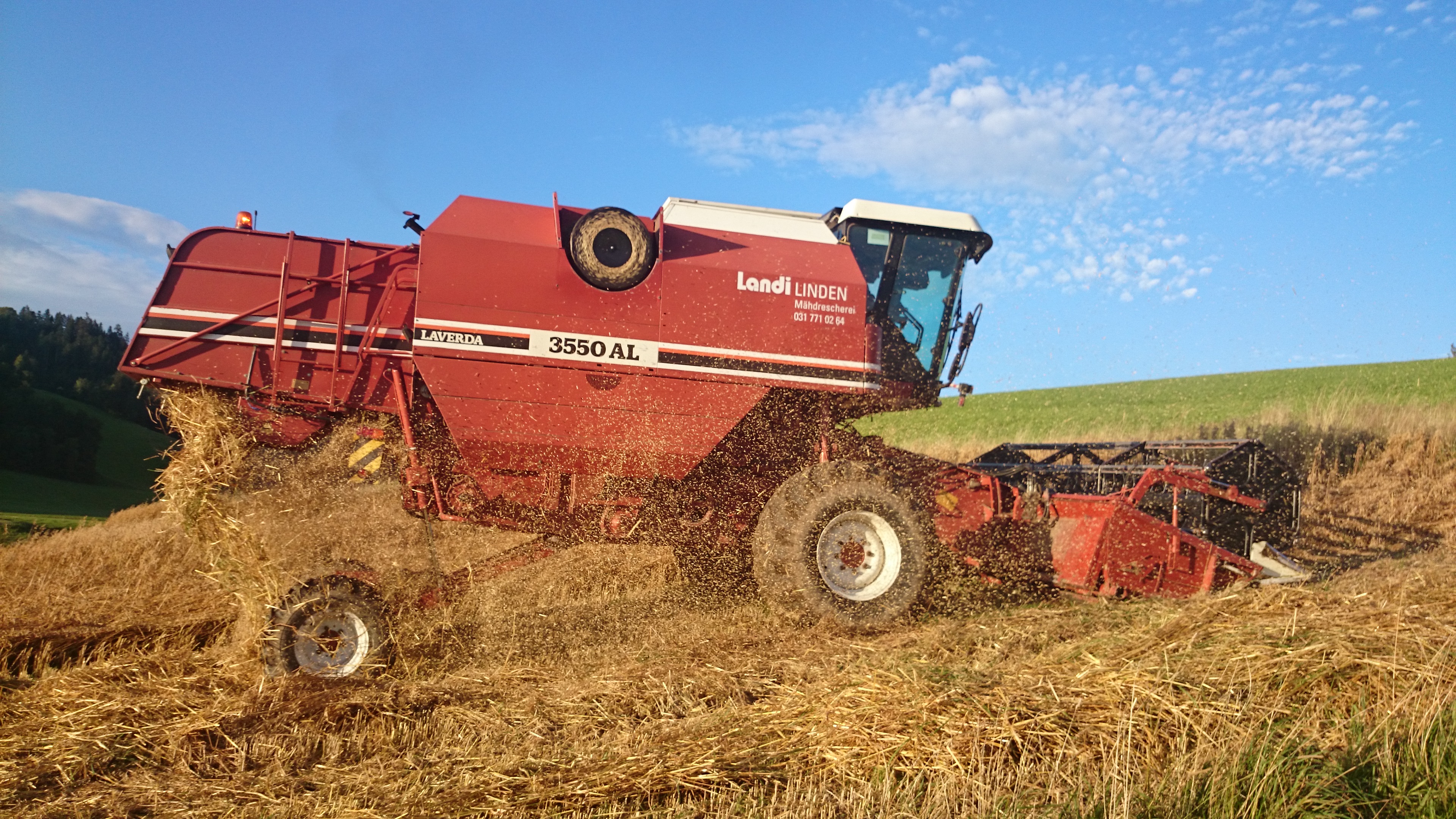 Landi Thun Landwirtschaft Mähdrescher Laverda 3550