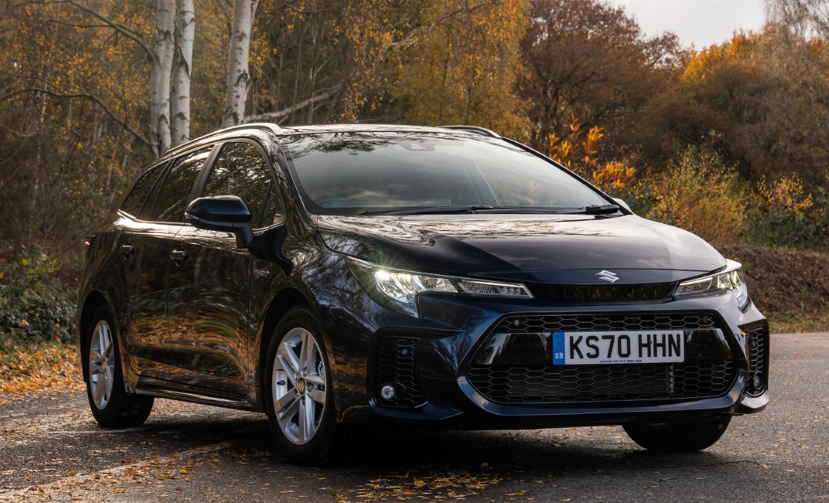 2021 Suzuki Swace front driving