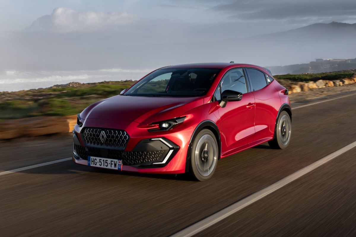 Renault Clio front driving