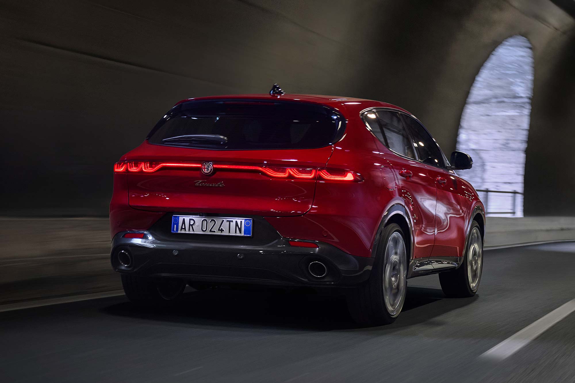 Alfa Romeo Tonale front driving