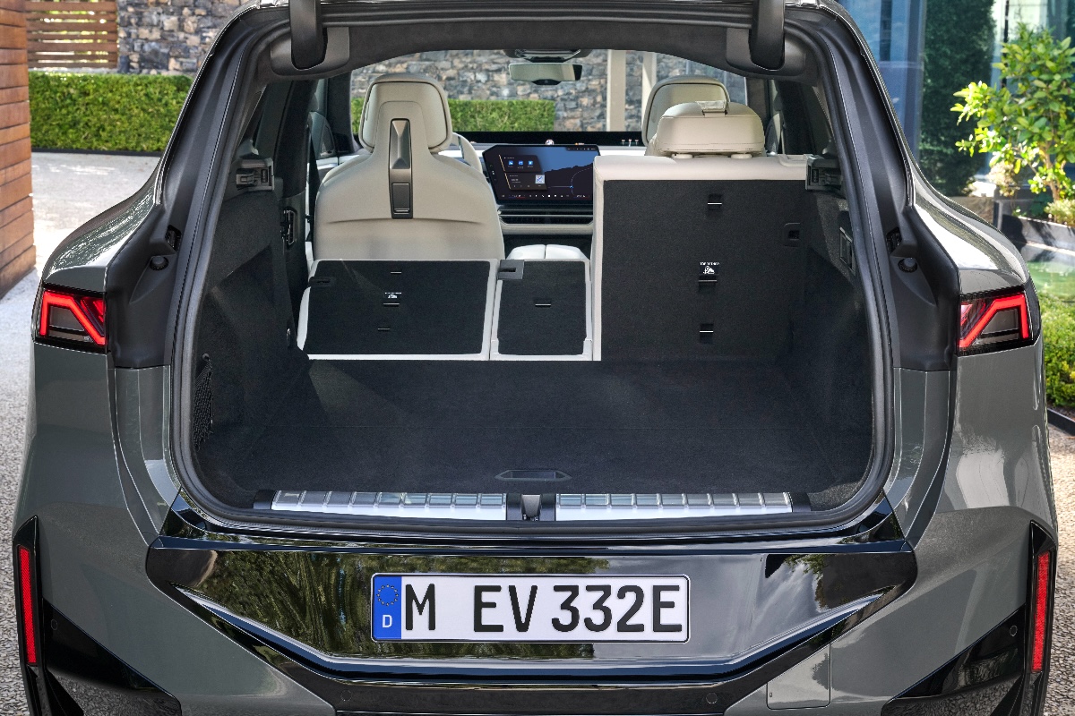 2027 BMW X5 boot