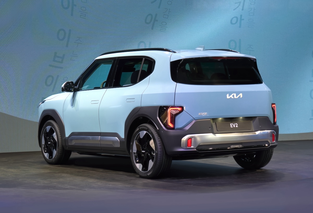 2026 Kia EV2 rear 3:4 2